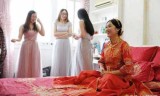 亲吻小游戏大全(健身房娇娘手游下载)